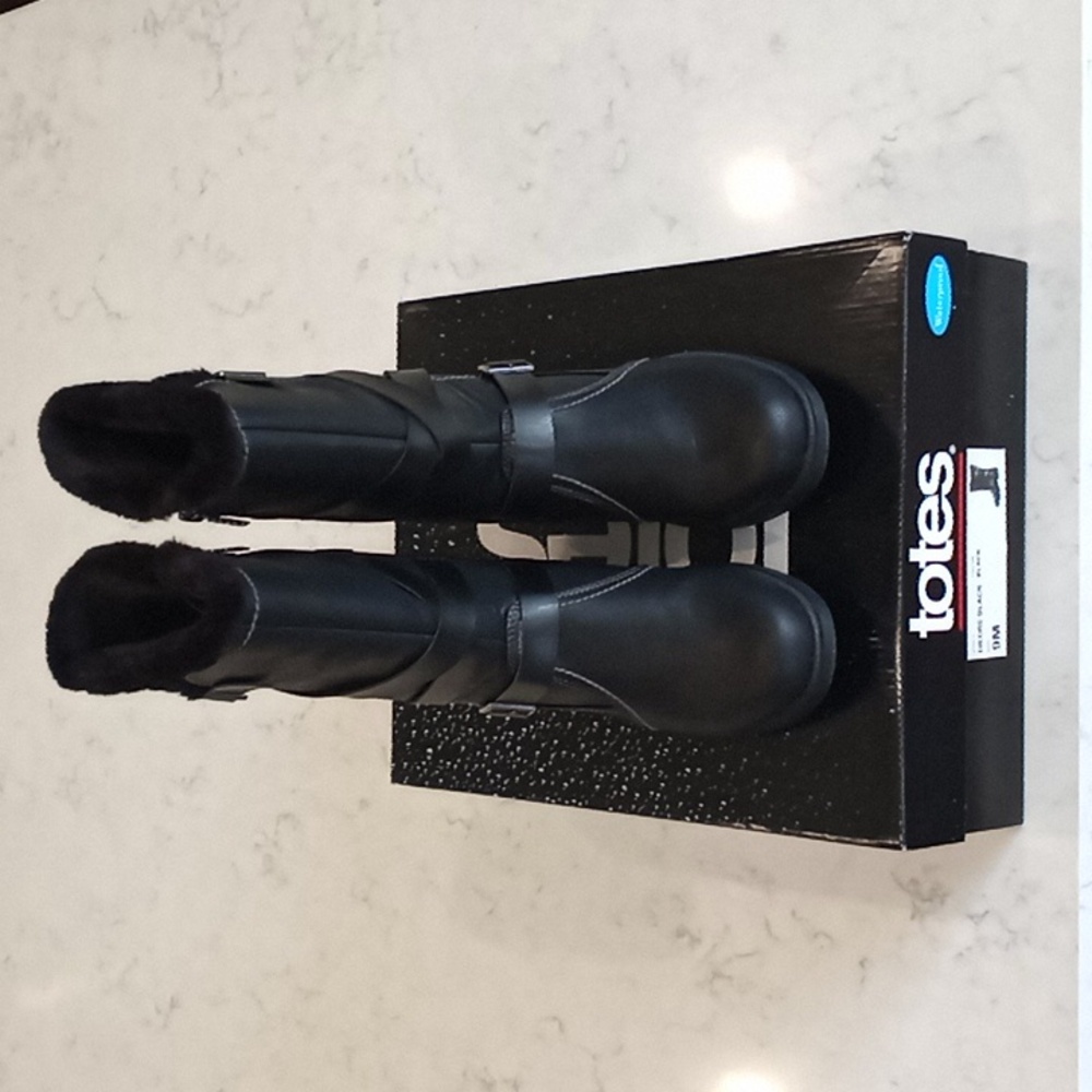 Waterproof boots - Picture 3 of 7